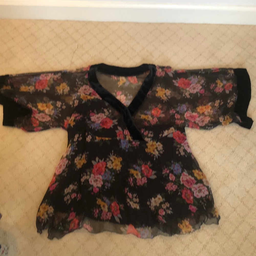 Wide sleeve With roses blouse